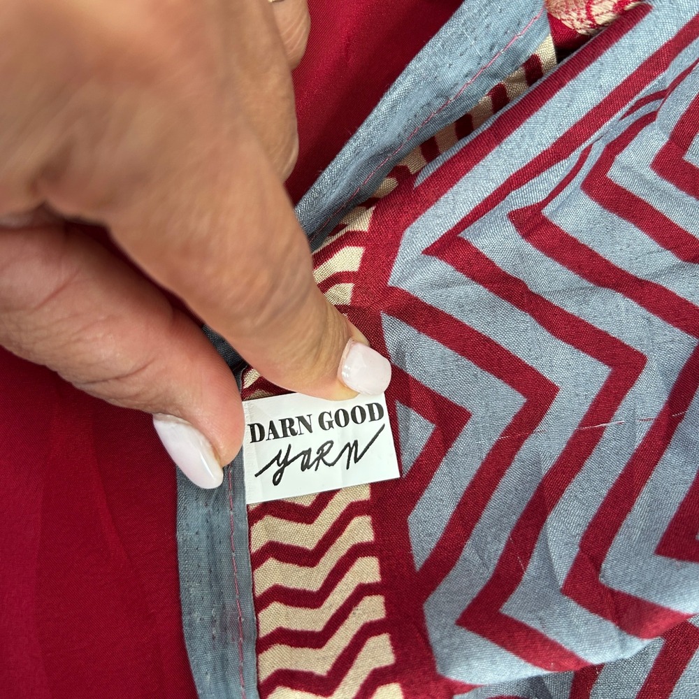 Darn Good Yarn Silk Reversible Sari Wrap Skirt Red Grey Chevron Paisley 4-12 - Picture 6 of 8